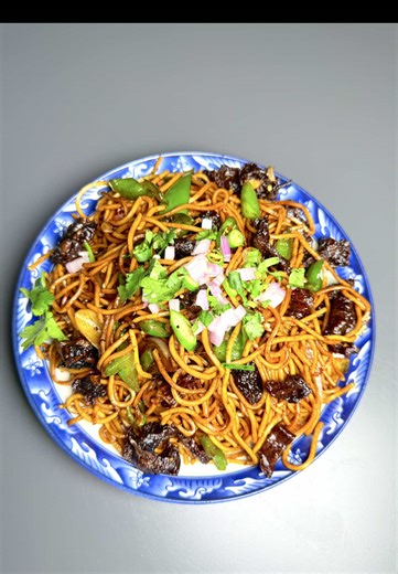 Sukuti Chowmein Ingredients - Sukuti - Red onions - Garlic -Green chilli -Bell pepper - Boiled Chou mein - Salt -MSG - Dark soy sauce - White vinegar For garnish •Green chilli [Finely chopped] •Red onion [Finely chopped] •Fresh Coriander leaf [Finely chopped] This dish is especially famous in the city of Butwal areas in central Nepal. This is one of the most convenient and accessible foods. You too can make this dish and enjoy it with your friends. Thank you.#sukutichowmein #chowmein #buffchowme