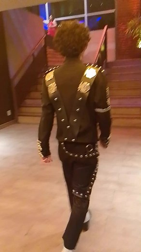 Watch until the end #michaeljackson #dancechallenge #moonwalk #viral #explore #fyp #kingofpop #80s