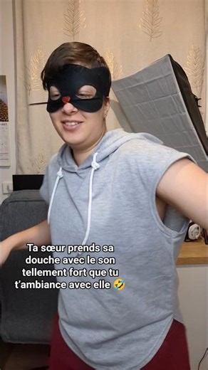 Quand ma soeur Louloute et sous la douche #louloute #dance #music #katyperry #shorts #funny #pourtoi