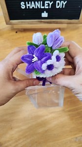 Mini fuzzy wire flower bouquet transparent box #fuzzywireflower #fuzzywireflowerbouquet #pipecleaners #pipecleanerart #pipecleanercrafts | Shanley Diy