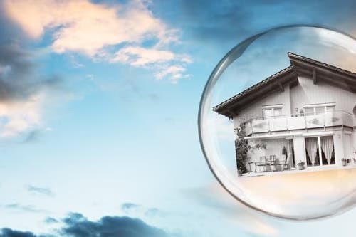 The Great Recession 2.0? Experts Weigh In On The Possibility Of A Housing Market Crash If The AI Bubble Bursts