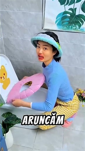 Cine A Facut Gaura Asta In WC