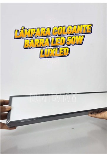 Optimiza la iluminación de tus espacios de trabajo con la Barra LED Colgante de 50W, la solución definitiva para oficinas y áreas comerciales disponible en LumiLatam.com. Este equipo de diseño ultra delgado y acabado profesional proporciona una Luz Fría o Luz neutra , garantizando un ambiente nítido que favorece la concentración y la productividad. Gracias a su tecnología eficiente, este plafón lineal permite un 80% de ahorro energético en comparación con las luminarias tradicionales, ofreciendo