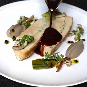 Roast corn fed chicken, confit leeks, sautéed mushroom, truffle, jus gras.... stunning lunch Savoy Grill ! | Gordon Ramsay