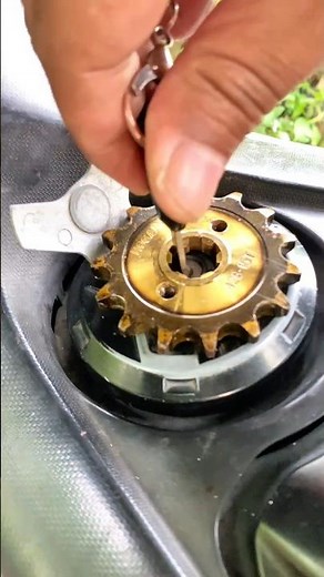 Tips for opening the gas tank cap With gear #tips #tricks #motorbike
