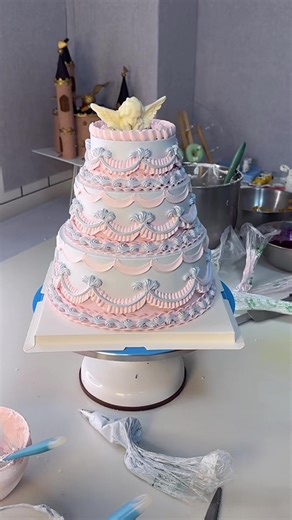 Vintage Cake Decorating Ideas for Kids' Birthdays