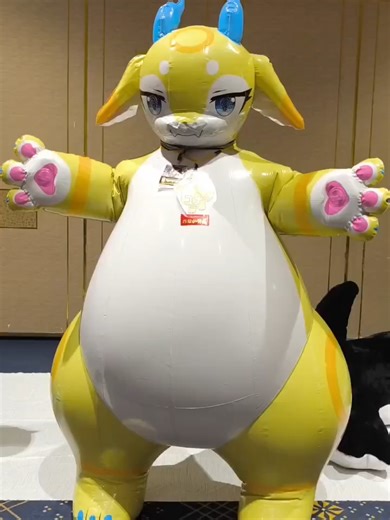【兽装展示】一只挺着大肚子的充气乳胶龙兽人宠物[Fursuit Showcase] An inflatable latex dragon furry pet with a big belly.#furry #fursuit #plush #quadsuit #fursona #satisfyingvideo #toy #funny #ornaments #dog #creative #cute #foryourpage #pet #tiktok #tiktokmademebuyit #cat #viral #laugh #fyp