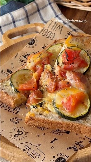 【いつもの材料で本格的】夏野菜ピザトースト #簡単レシピ #食パン #ピザトースト #夏野菜 #ズッキーニ #トマト