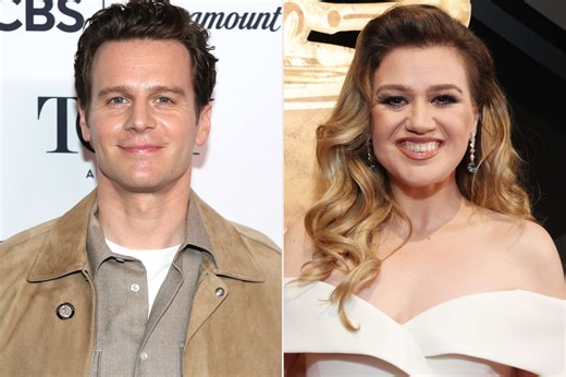 Jonathan Groff covered Kelly Clarkson in 'Groff sauce' when she watched him sing