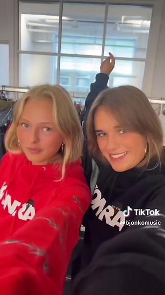 Kamaki Pigerne! #kontra #kamaki #tikkitash #bjonko #klamfyr #jonasrisvig #nimbusfilm #scanboxdk @Jonas Risvig @Scanbox Entertainment