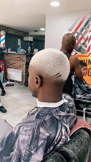 Vidéos de 3pieddeparis1 (@3pieddeparis1) avec Bâtiment - Niska