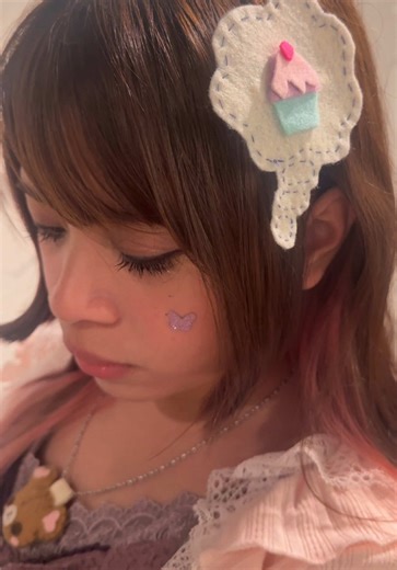 Handsewn Clip for Beautiful Nail Art Creation