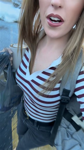 Walking OOTD cuz why not 🤷🏼‍♀️ #weepingleo #blondehairgreeneyes #greeneyes #gratitude #ootd