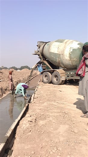 Concrete Pouring for Drain Bed | Step-by-Step Site Work Process #ytshorts #civilengineering #foryou