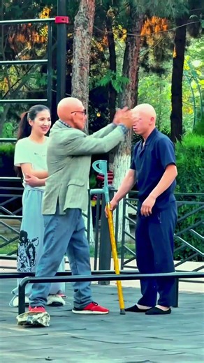 Old Man Shocked Everyone With His Strength! 💪👴 | Extreme Street Workout Prank