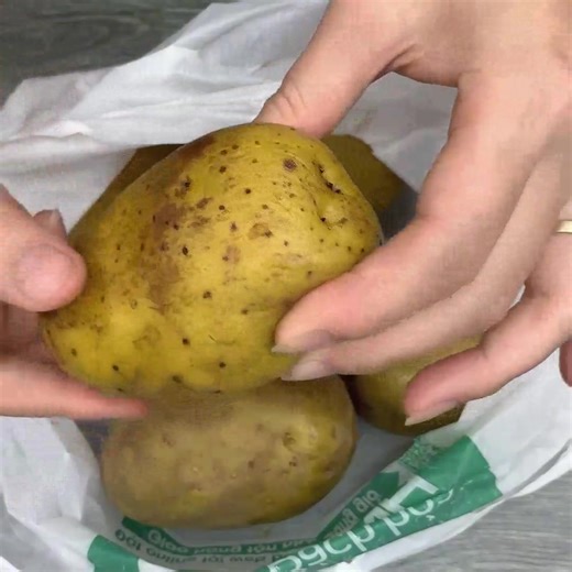 How to Store Potatoes Properly — Keep Them Fresh, Firm, and Safe Much Longer 🥔 #PotatoStorage #FoodStorageTips #KitchenHacks #KeepFoodFresh #HomeCooking #SmartCooking #FoodSafety #LifeHacks #HealthyKitchen #SaveMoney | Homemade Daily