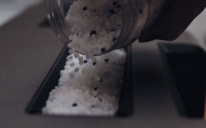 Micromolder. Desktop Injection Molding