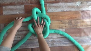 Bello Cojín de Nudo Celta➰➿ 🏠Más lindas ideas para el Hogar👉http://bit.ly/2MMpC1Y 🙋🏼Sigue mi Canal: www.YouTube.com/ChuladasCreativas #chuladascreativas #chuladaspracticas #cojin #decoracion | Chuladas Creativas