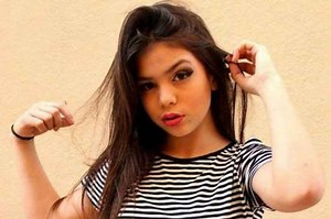 Funkeira mirim Melody lança clipe e é elogiada pelos internautas