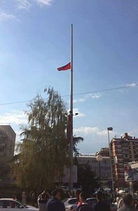 Две лица приведени за инцидентот со знамето во Куманово