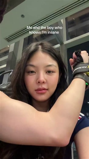 Mastering the Headlock Technique for Bicep Strength