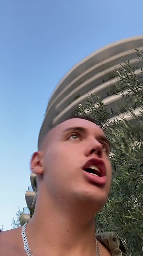 Urban Style with a Silver Chain Necklace