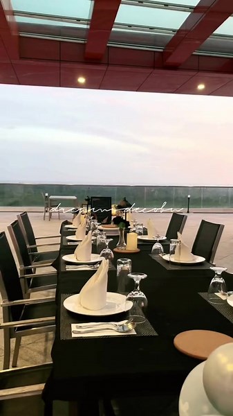 📍Vplaza rooftop hotel, Kuala Belait #dreamsdecobn #tabledecoration #Birthday #centrepiece #decoration
