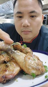 Chicken zaatar try this Arabic food easy and delicious recipe #yummyfoodfordinner #satisfyingvideo #trendingreels #easyrecipes Ingredients Red onion 1pc Lemon 1pc Lemon zest 1pc Lemon juice 1tbsp Chicken 1300g Whole garlic 1pc Zaatar 1tbsp Sumac powder 1tbsp Olive oil 4tbsp Chicken broth 1cup Salt and pepper 1tbsp Add olive oil | Roldan B Cacal