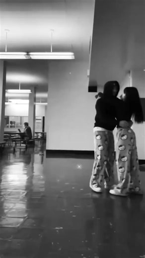 ‏#اخخخ😔😔 #مالي_خلق_احط_هاشتاقات