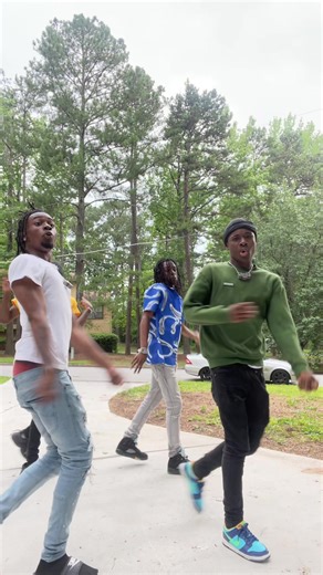 #comeoutside song of the summer #dykingz #fyp 🤝🌪️