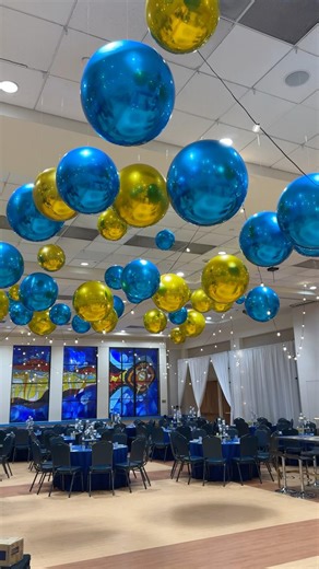 Nothing creates a WOW factor like a floating balloon ceiling!