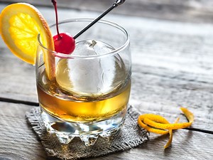 Forget Those Single Ice Sphere Molds — This Portable, TikTok-Famous Version Makes 17 In One Go