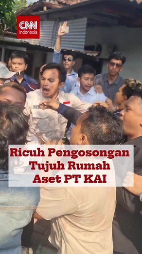 Kericuhan mewarnai pengosongan tujuh rumah aset PT Kereta Api Indonesia ( KAI ) Daerah Operasi IV Semarang di kawasan Gergaji Semarang Selatan, pada Selasa (30/7). Novel Al Bakrie dan tim nya yang menjadi kuasa hukum warga dan para penghuni rumah, melakukan perlawanan karena merasa PT KAI tidak punya hak hukum melakukan eksekusi pengosongan karena tidak memiliki putusan dari Pengadilan. Beruntung, kericuhan disertai kontak fisik ini tak sampai menimbulkan korban luka. Proses pengosongan tetap di