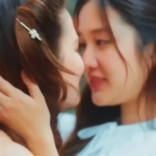 𝗙𝗿𝗲𝗲𝗻♡𝗕𝗲𝗰𝗸𝘆 on Instagram: "This exact kissing scene always put butterflies on me like its so passionate, so lovely, so intimately good and so so insane and its only FB that can do this type of kiss 😭 . . . . . . . . . . . . . . #freensarocha #beckysangels #srchafreen #beckyarmstrong #ฟรีนเบค #freenbecky #beckyfreen #เบคฟรีน #loveislove #gaptheseries #sammon #idolfactoryth #theloyalpin #love #reels #thaigl #viral #trendingreels #trending #couplegoals #gapyuri #uranus2324 #CraniumGL #4e