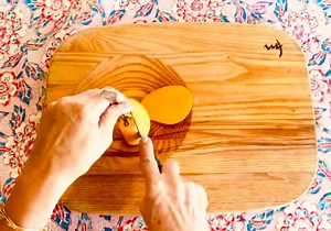 Watch The perfect way to peel a mango! on Amazon Live