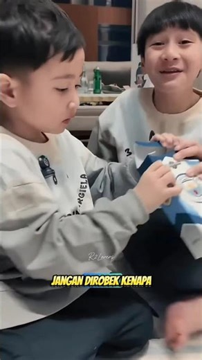 momen a rafathar dan aja unboxing ini ! pada ngakak 😁 #rayyanza #raffiahmad #rafathar #ytshorts