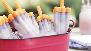 Going to a 4th of July potluck? These Red White Blue Rocket Pops should spark some tastebuds. (via Foodease) Full recipe here: http://taste.md/1RB0pRy | Tastemade