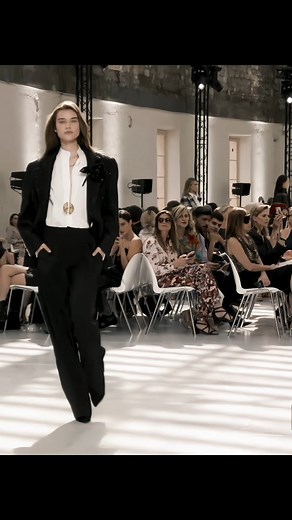 @runwaymoodell on Instagram: "@meghanroche for Alexander Vauthier #catwalk #supermodel #catwalkmodel #model #top #nyfw #mfw #pfw#topmodels #fashion #runway #runwaymodel #couture #fyp #fashionshow #moda"