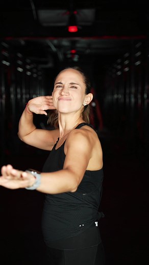 ¿Sudar? Jamás, aquí hacemos ejercicio sin perder el estilo. 💁🏻‍♀️#pasarela #commando #runway #fitnesslife #estudiofitness #coaches #trend #fy #fittok #fyyyyyyyyyyyyyyyyyyy