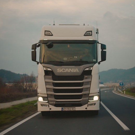 Scania's flexible maintenance helps you to plan your service in advance, which saves time and money, and also means that the workshop have time to make sure the genuine parts are in place when it’s time for service. “It saves us money because I don't need to take care of it. And it also saves us money because it's not everything being done last-minute,” says Luka Modric, Transportation Manager at MS Expres. Services 360 is Scania’s way of making your services selection easy, clear and concise. V