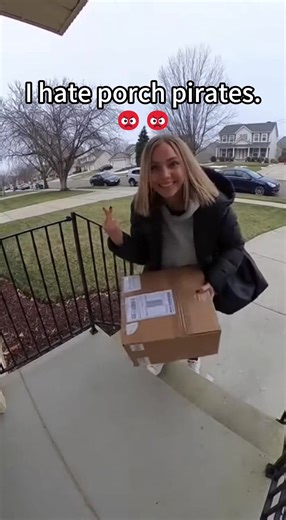 Porch exploding package box with glitter🤨🤪⛏️🥲 #porchpiratecaught #glitter #package #prank #funny