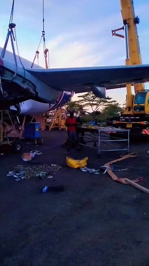 Boeing 737-700 Wings Construction at Mangu High School