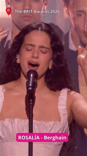 ROSALÍA canta BERGHAIN en DIRECTO #musica #rosalia #viral