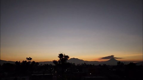 Mexico: Volcano Popocatépetl Erupts, Sending Ash 21,000 Feet High