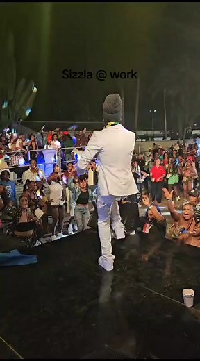 Jamaican Dancehall artist Sizzla shelling down Beaches Negril staff party #sizzla #jamaicandancehallmusic #jamaicantiktok #viral #fyp