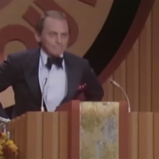 #DCComics #Batman villain, #Riddler actor #FrankGorshin roasts #JackieGleason in 1975 on a #DeanMartin special. I cant get enough of this guy! Frank was a born performer!