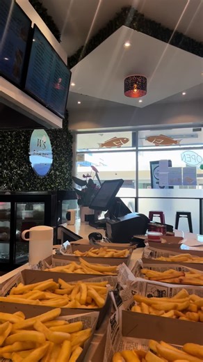 Fish and chips for dinner 🇳🇿 #fishandchips #christchurch #nztiktok #delicious #food #newzealand #trending