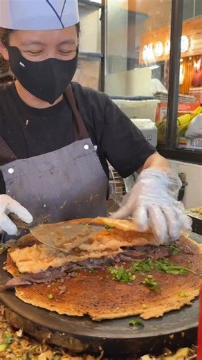all of the street food i ate in flushing, chinatown! 1. 8 Jane - jian bing 2. Gao xiao pa - chinese hamburger 3. Taipei hong - gua bao (pork bao ) 4. Tpt - yuzu osmanthus green tea 5. Stinky tofu cart (across from molly tea) 6. Soybean mochi cart (same street as tengram mall & nearby molly tea but very difficult to find because hours are unlisted!) | Jasmine and Tea