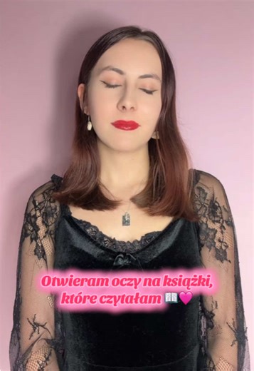 Q: A Wam ile książek z listy udało się przeczytać, a które planujecie nadrobić? 💬 Ja na pewno muszę w końcu zabrać się za Fourth Wing aka Czwarte Skrzydło, które od lat czeka na półce 😅 • Książki • Przeczytane • Popularne książki • Nerd Książkowy • Booktok Polska • Seria Students • Taylor Jenkins Reid • Rodzina Monet • Joanna Balicka • Seria Twisted • Okrutny Książe • Pomoc Domowa • #booktokpolska📚 #trend #readingupdate #fantasybooktok #bookclub