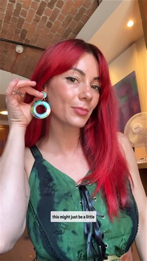 Dianne Buswell | Get ready with me for something other than the show 🤣 Also what’s your 🏝️ makeup ? @lush (leave in conditioner ) @bedheadbytigi... | Instagram